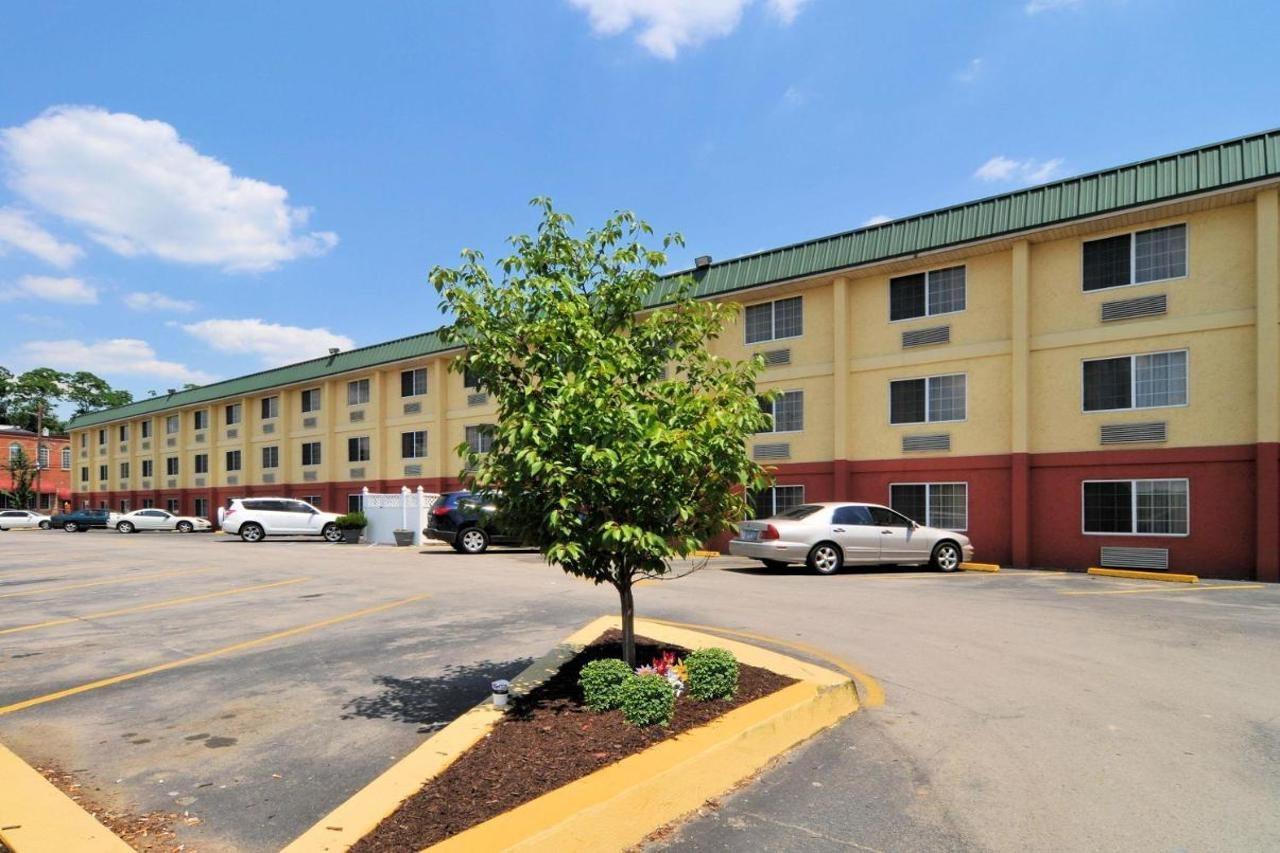Quality Inn & Suites Morgantown - University Area Exterior foto