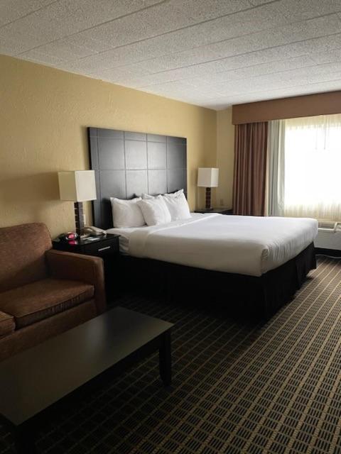 Quality Inn & Suites Morgantown - University Area Exterior foto